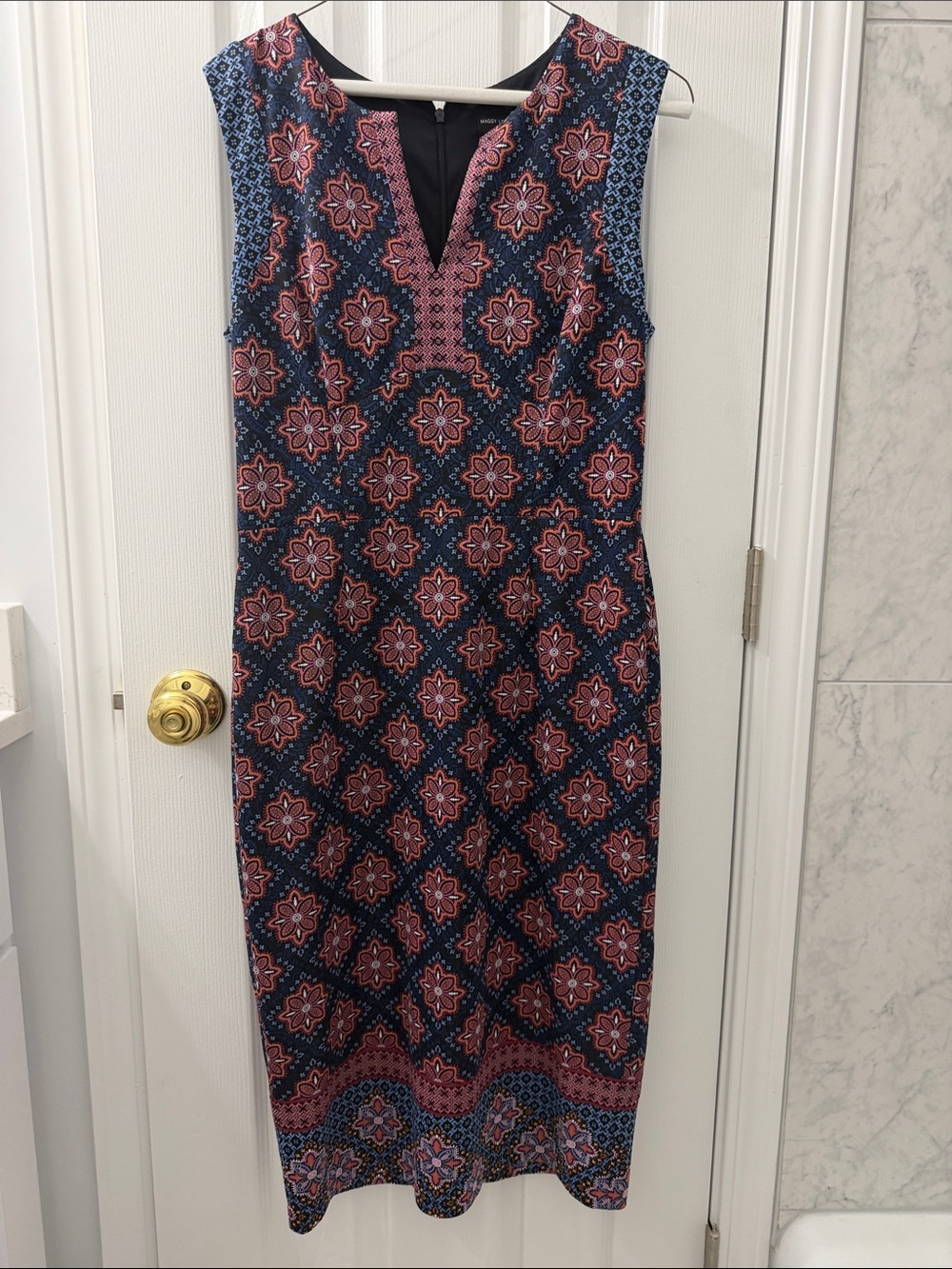 Maggie London Sleeveless Navy & Red Patterned Midi Dress
